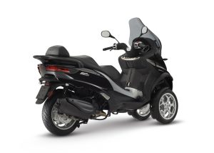 2021_03_Piaggio_MP3_500_nero_lucido_3-4POSTDX_bianco-1100×786