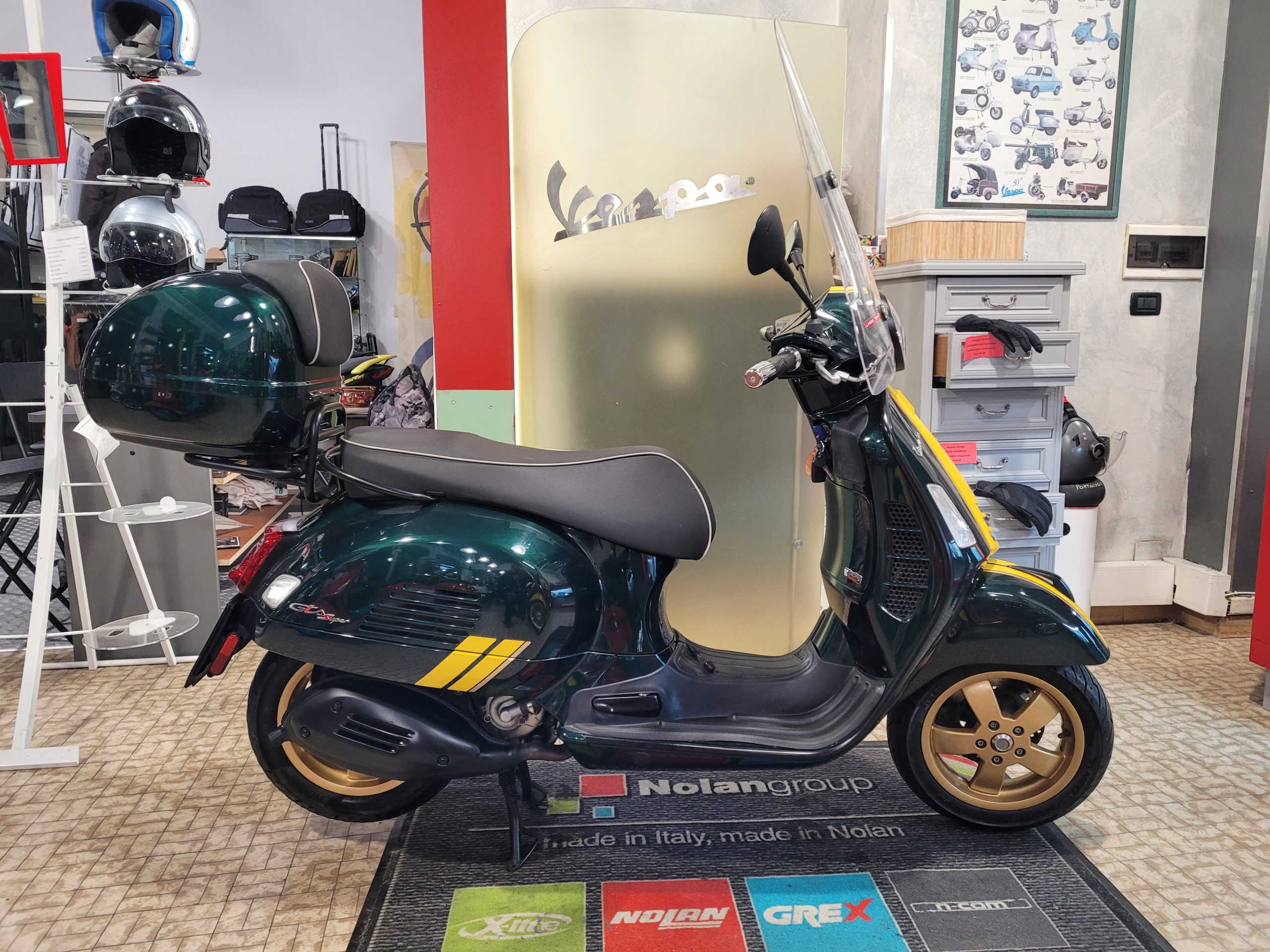 Vespa Gts 300 Racing Sixties-image