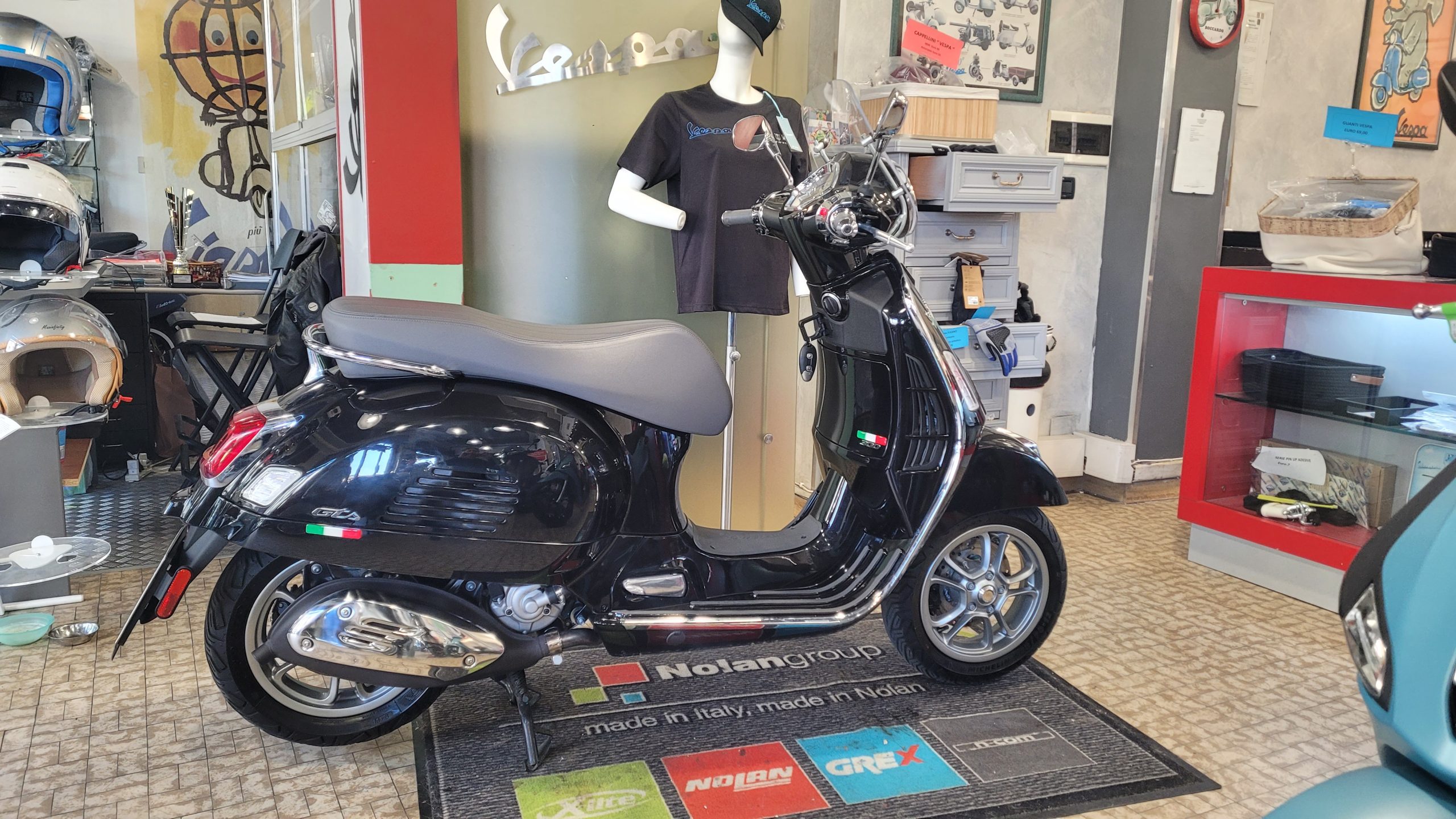 Vespa Gts 300 Hpe-image