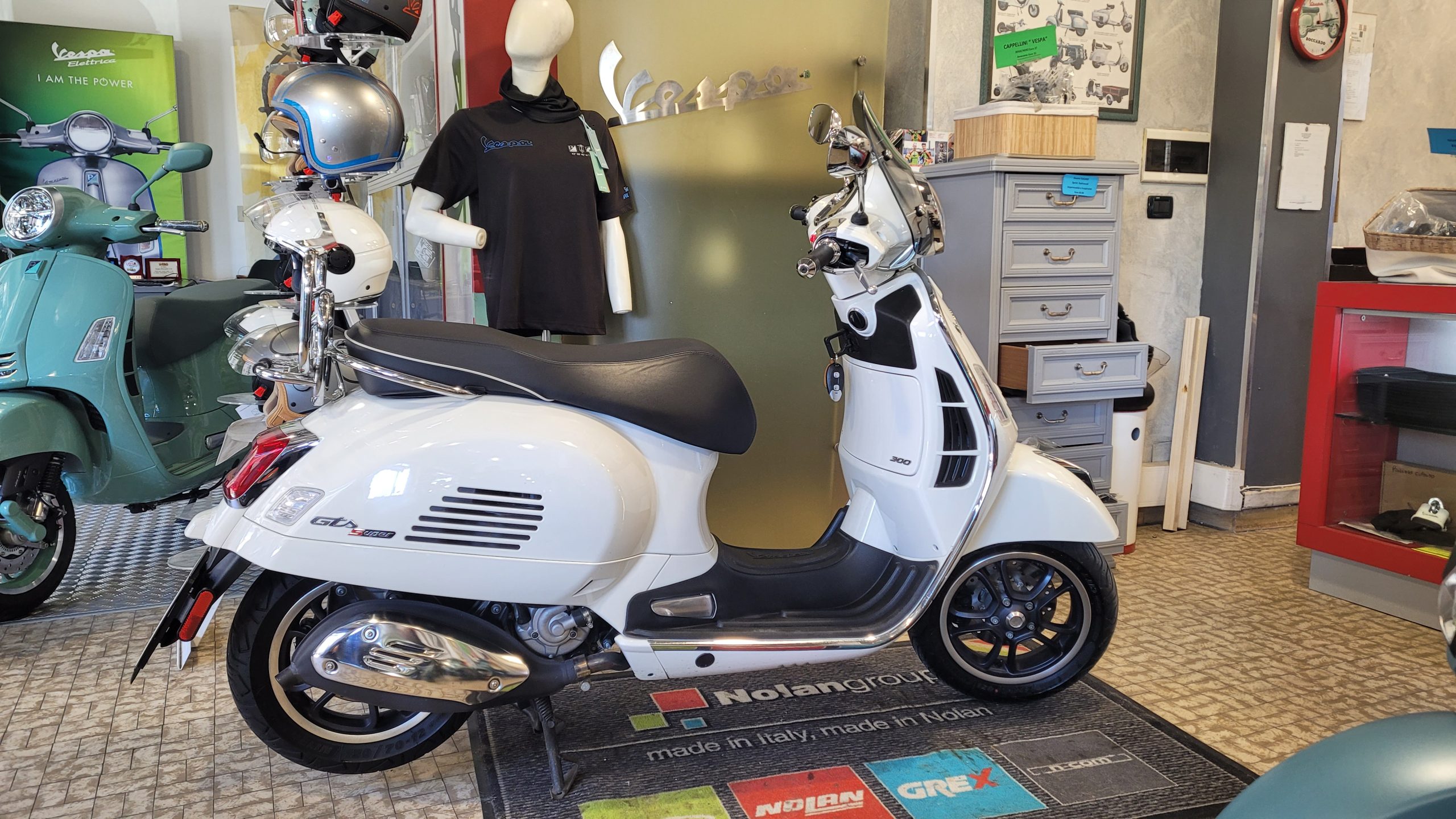 Vespa Gts 300 Super Hpe Euro 5-image