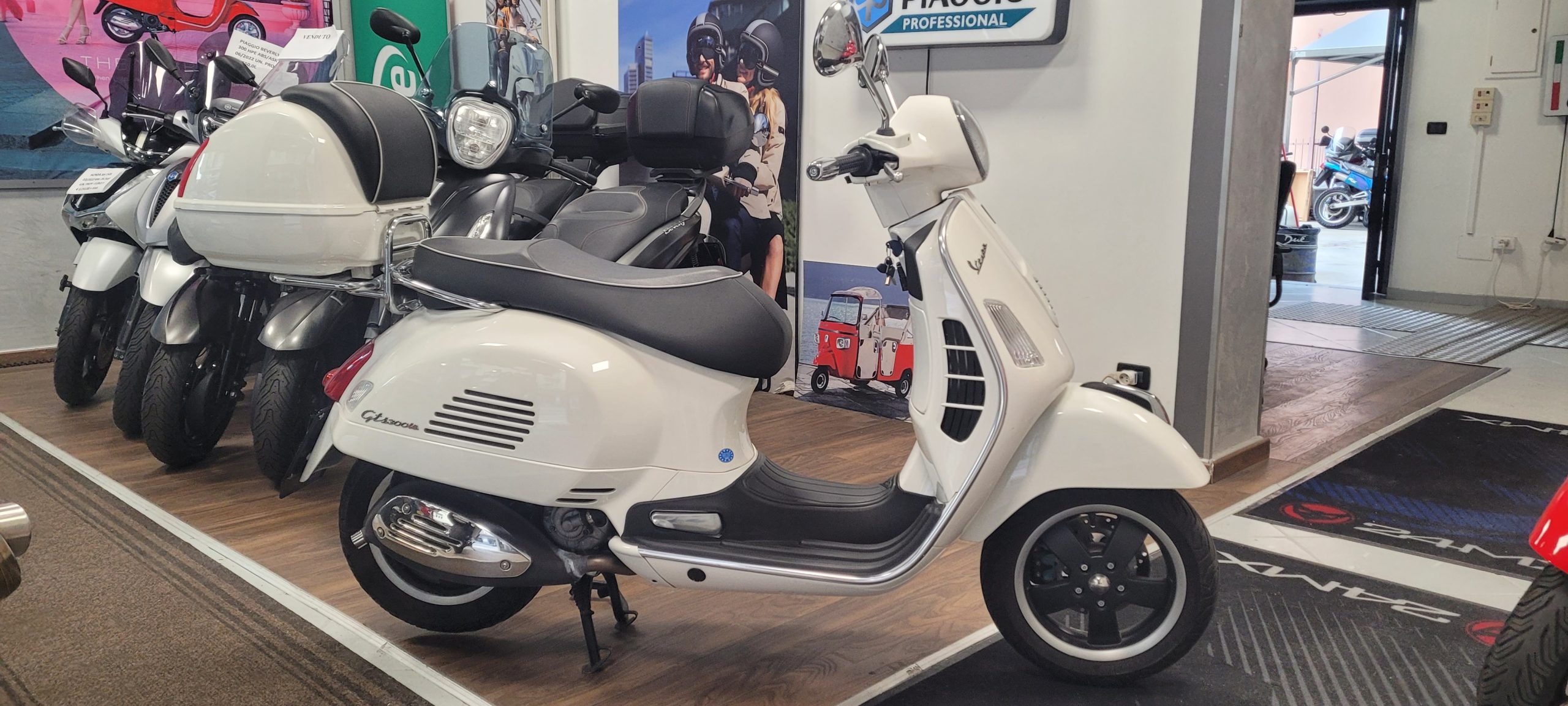 Vespa Gts 300 Super-image